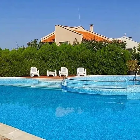 Designer Mit Pool